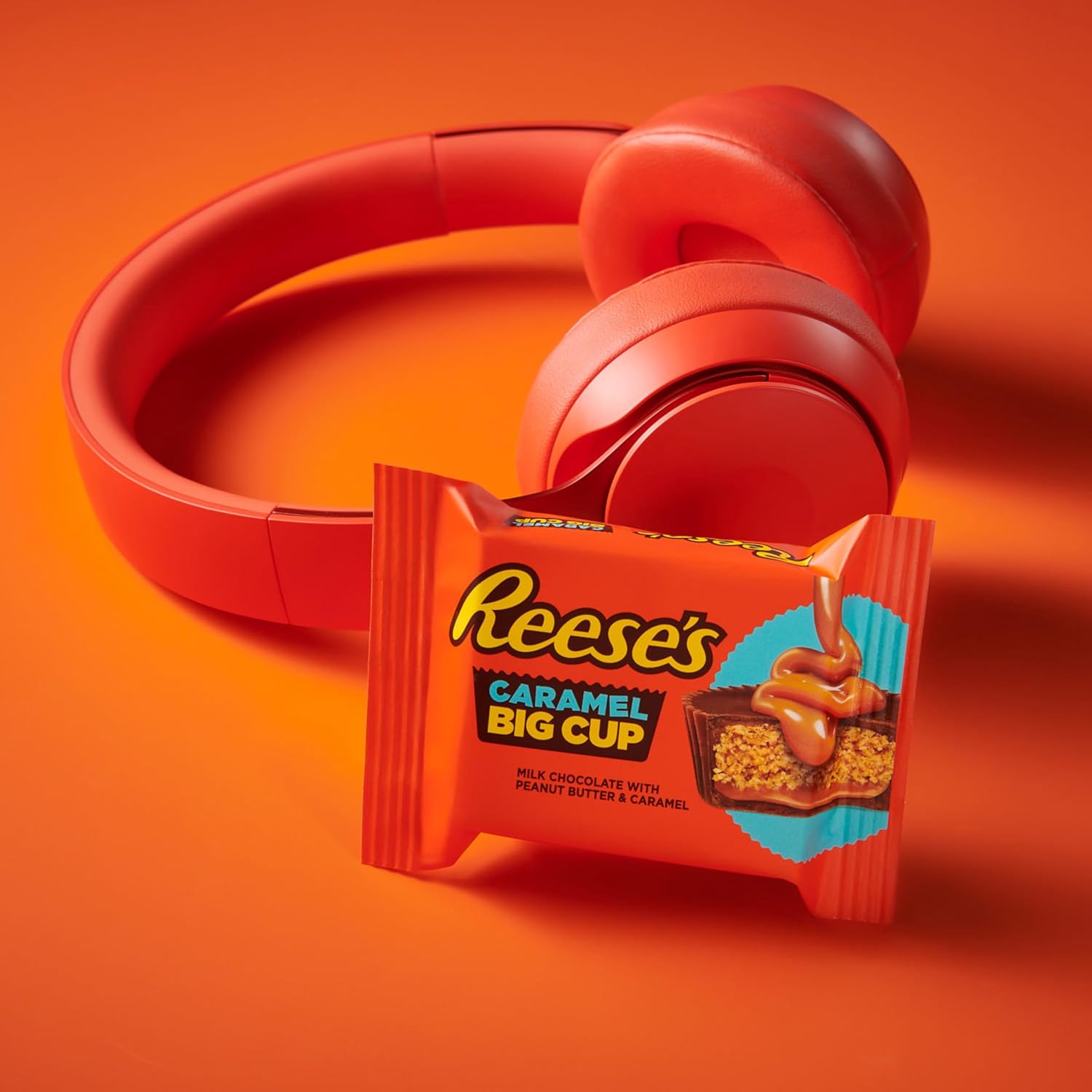 REESE'S Big Cup Caramel Milk Chocolate Peanut Butter Cups, Candy Packs, 1.4 oz (16 Count) - Image 4