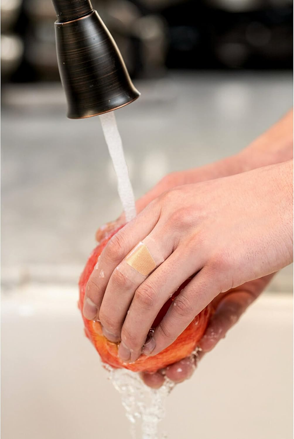 Nexcare Waterproof Clear Bandages, Covers and protect cuts, scrapes and blisters, One Size, 20 Count - Image 13