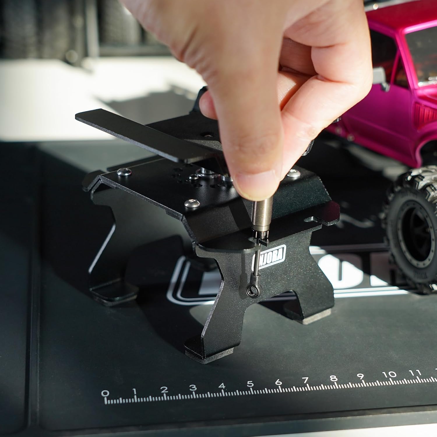 INJORA Aluminum 80g RC Car Stand with Shock Holder for 1/24 1/18 RC Crawler Upgrade(Black) - Image 7