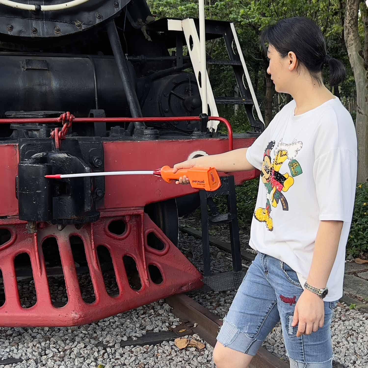 Rechargeable Waterproof Cattle Prod for Cows Hogs Sheep Large Dogs Electric Livestock Prod with 23" Length Flexible Shaft, Total Length 33.5 inch - Image 7