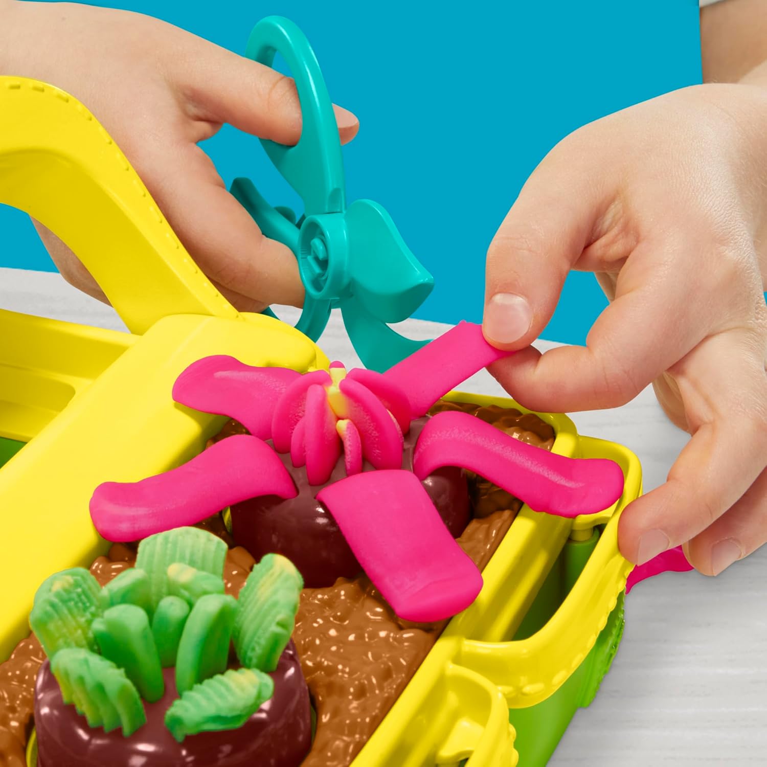 Play-Doh Blooming Flower Garden Toy Playset, Nature Pretend Play, Kids Arts & Crafts Ages 3+ - Image 5