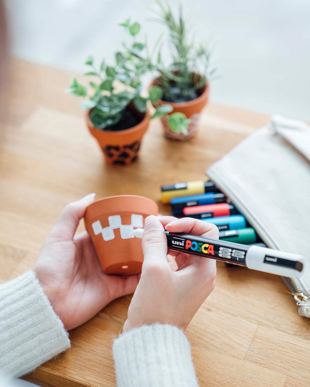 Posca Paint Art Markers, Set of 15 5M Medium Acrylic Markers with Reversible Tips, Artist Recommended Paint Pens for Gifts, Decorations, Fabric, Metal, Windows, Wood and Canvas - Image 11