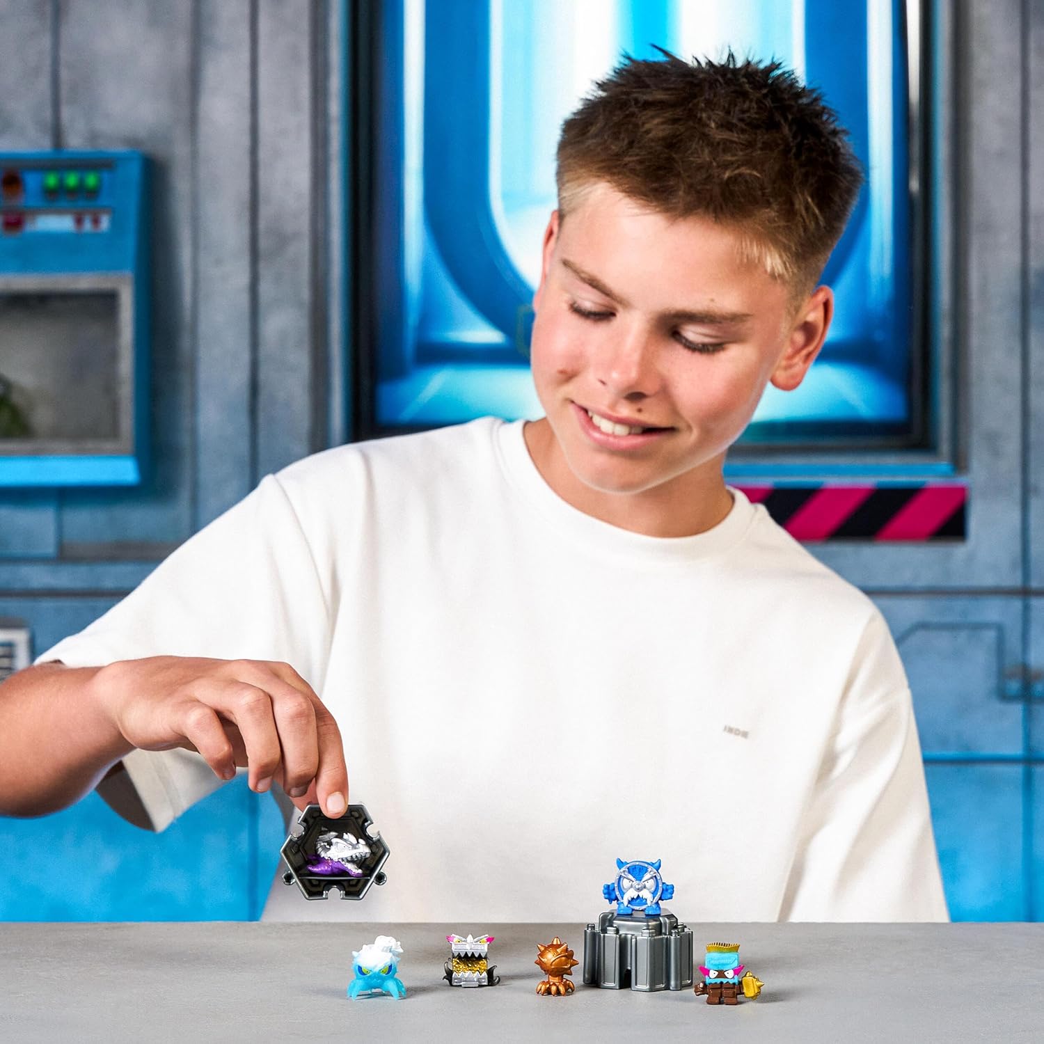 MrBeast Lab Swarms Battle Fusion Series, Collect 80+ Unique 1" (2.5 cm) Swarms, Lab Pack Includes 6 Micro Beasts, 6 Collectible Stickers & 1 Stackable Fusion Caps to Build Out Your Own MrBeast Lab - Image 4